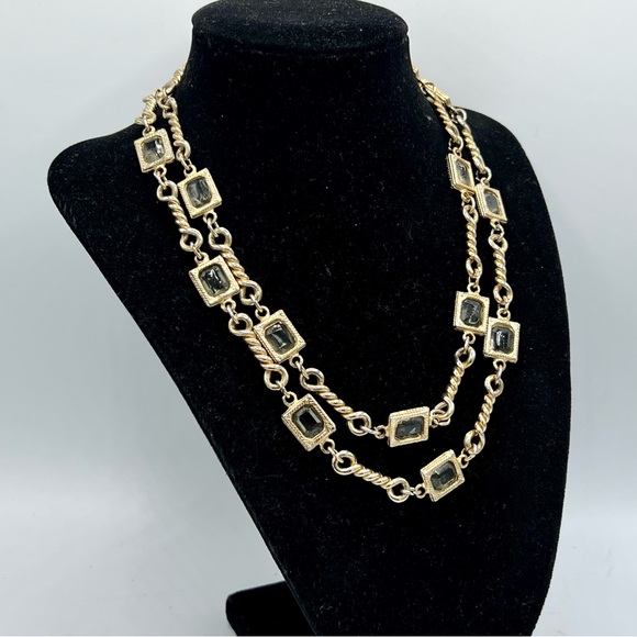 Magnificent vintage gold tone chain necklace with crystal embellishments 34” - Picture 6 of 11